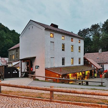Housuv Mlyn Hotel Tábor Kültér fotó